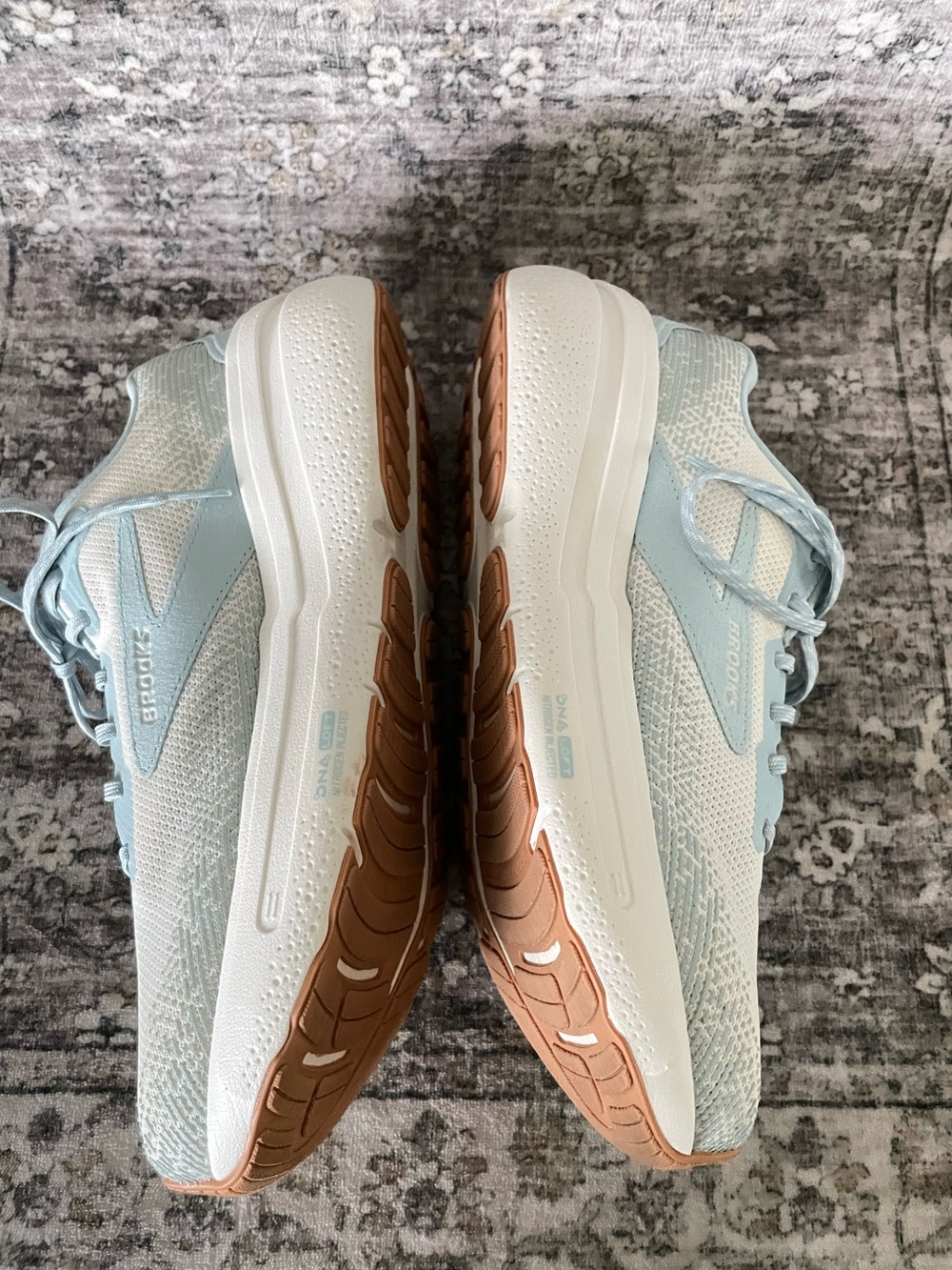 Brooks Ghost Max 2 Running Shoes Cream Size 11 Women - Picture 8 of 10